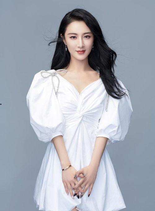 小明星网红服装,引领时尚潮流的服装盛宴