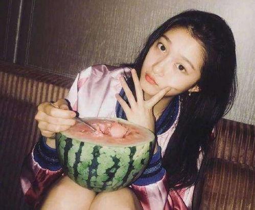 热门瓜女子,揭秘网络红人的崛起与争议