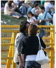 街头接吻明星网红,明星网红的甜蜜秀场