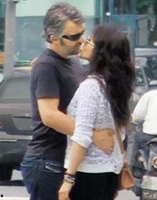 街头接吻明星网红,明星网红的甜蜜秀场