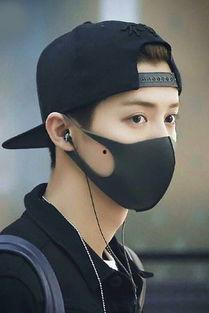 黑色口罩明星网红,揭秘黑色口罩网红的时尚魅力