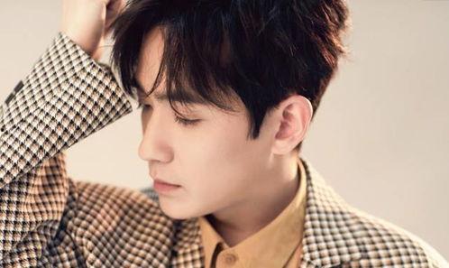 男明星网红写真,揭秘男明星网红写真背后的时尚密码