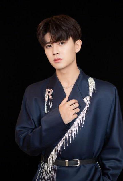 白鹿任嘉伦吃瓜爆料,揭秘娱乐圈甜蜜瞬间